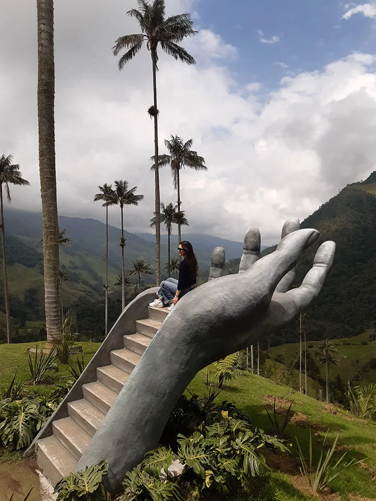 monumento triangulo del cafe - valle del cocora - agencia DMC colombia memories